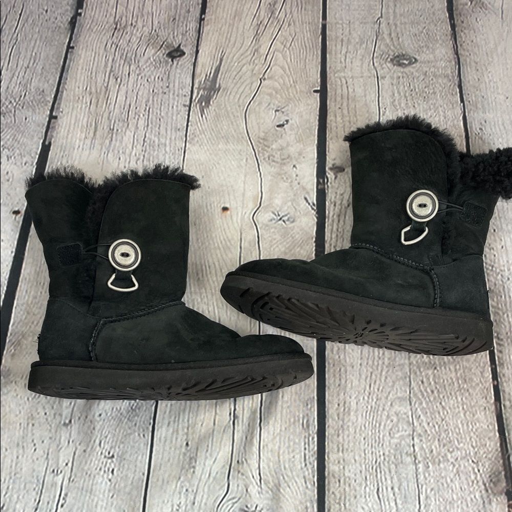 UGG Black Fur-Lined size 6 short boots